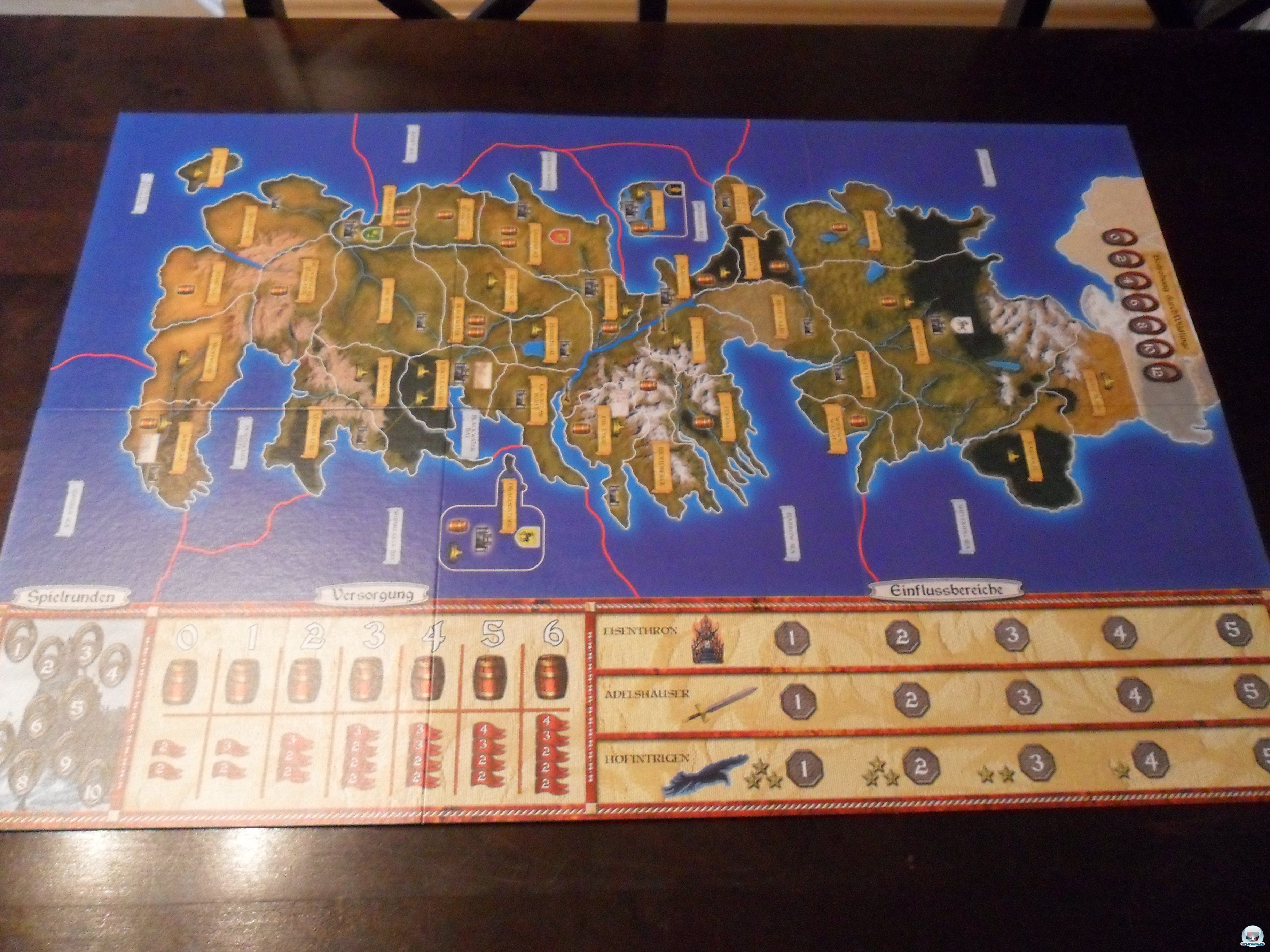 Man braucht viel Platz, wenn man die Karte von Westeros ausbreitet. Man braucht viel Platz, wenn man die Karte von Westeros ausbreitet.