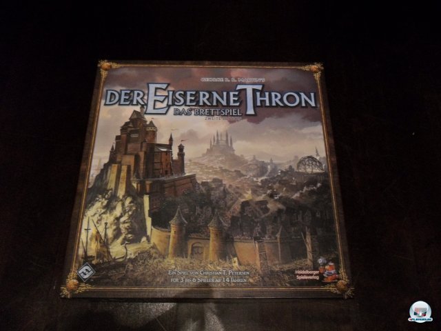 Die zweite Edition "Der Eiserne Thrin" kostet 30 Euro und ist auf Deutsch beim Heidelberger Spielverlag erschienen. Die zweite Edition "Der Eiserne Thrin" kostet 30 Euro und ist auf Deutsch beim Heidelberger Spielverlag erschienen.