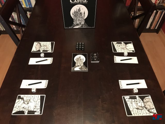 Bis zu vier Spieler m�ssen gemeinsam aus der d�steren Festung fliehen. Der Spielaufbau ist ebenso flott wie das Regelwerk schlank ist.