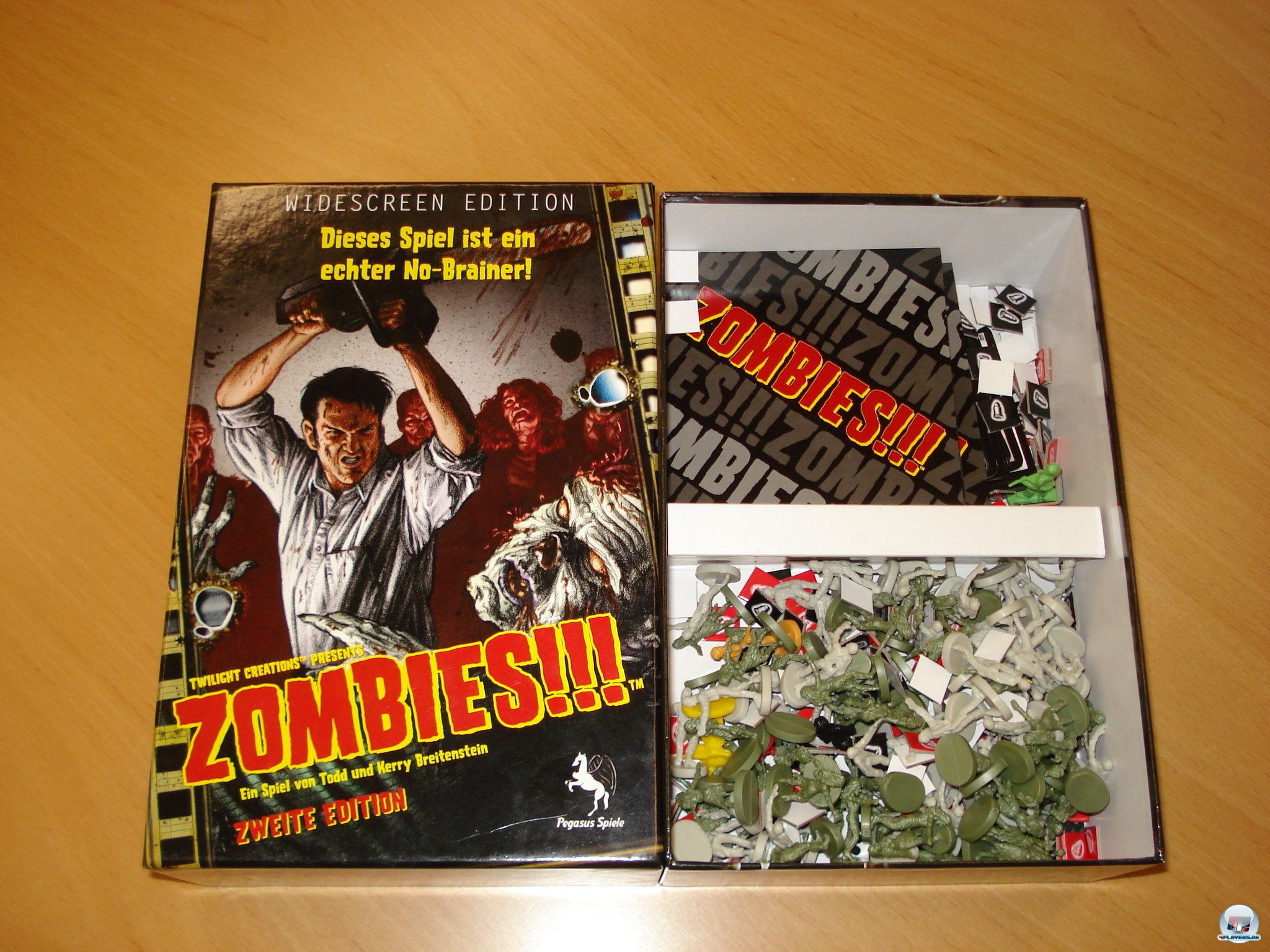 Zombies!!! ist in deutscher Version bei Pegasus für 2 bis 6 Spieler erschienen und kostet knapp 15 Euro. Zombies!!! ist in deutscher Version bei Pegasus für 2 bis 6 Spieler erschienen und kostet knapp 15 Euro.